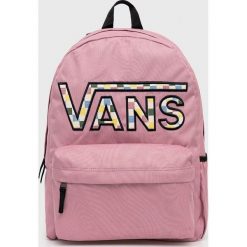 Vans plecak kolor różowy duży z aplikacją. Czerwone plecaki Vans, z aplikacjami, do ręki, bez dodatków. W wyprzedaży za 169.99 zł.