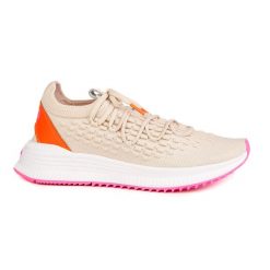 Puma Avid Fusefit ZLN 0480 – niskie buty sportowe kremowe. Białe buty treningowe Puma, bez wzorów, bez zapięcia. Za 325.99 zł.