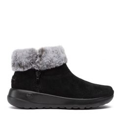 Botki Skechers. Czarne botki Skechers, bez wzorów, bez obcasa, na płaskiej podeszwie, bez zapięcia. Za 219.99 zł.