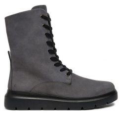 Botki ECCO. Szare botki ECCO, bez wzorów, bez obcasa, na płaskiej podeszwie, bez zapięcia. Za 599.99 zł.