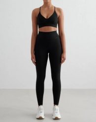 Damskie legginsy wysoki stan, odprowadzające pot, squat proof Sense Tall czarne. Czarne legginsy AIM'N, bez wzorów, z elastanu, długie. Za 301.00 zł.