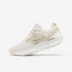 Buty do biegania damskie New Balance Fresh Foam 520 V9. Białe buty do biegania New Balance, bez wzorów, bez zapięcia, do biegania. W wyprzedaży za 259.99 zł.