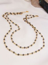 Pierres de Jade Pozłacany naszyjnik z elementami ozdobnymi - dł. 47 cm rozmiar: onesize. Czarne naszyjniki Pierres de Jade, z materiału, z labradorytem, pozłacane. Za 69.99 zł.