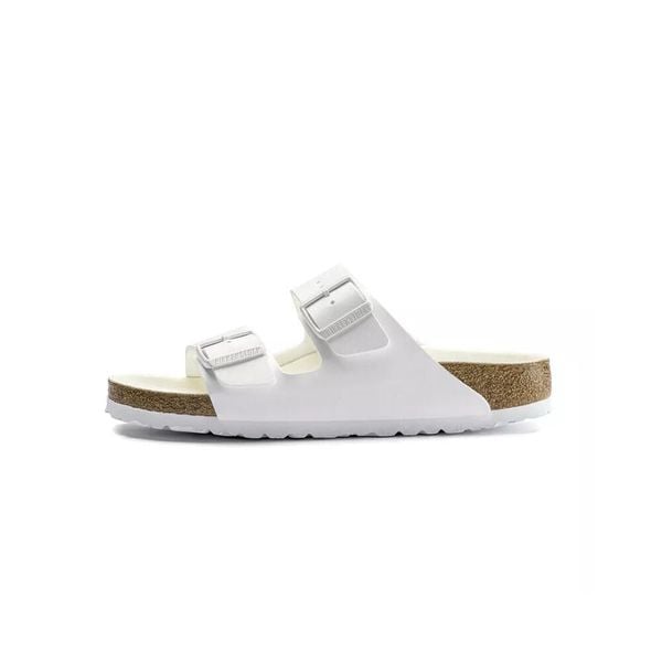 Klapki unisex Birkenstock Arizona BF. Białe klapki Birkenstock, bez wzorów, z materiału, bez obcasa, bez zapięcia. Za 299.00 zł.