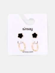 Kolczyki z motywem kwiatowym 2 pack - złoty. Żółte kolczyki Sinsay, złote. Za 12.99 zł.