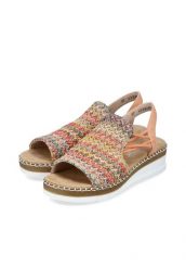 Sandały Rieker z elastycznymi paskami i koturnem. Sandały Rieker, bez wzorów, z materiału, eleganckie, z otwartym noskiem, bez obcasa, na koturnie, bez zapięcia. Za 301.95 zł.