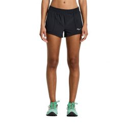 Spodenki do biegania damskie Saucony Outpace 2,5" Split Short. Czarne szorty Saucony, bez wzorów. Za 129.99 zł.