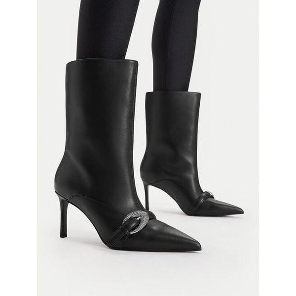 Botki Eva Minge. Czarne botki Eva Minge, bez wzorów, bez obcasa, na szpilce, bez zapięcia. Za 579.99 zł.