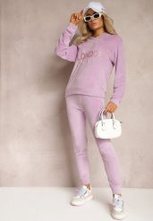 Fioletowy Dresowy Komplet z Weluru Klasyczne Spodnie i Bluza Ozdobiona Napisem z Brokatem Nerissali. Fioletowe bluzy Renee, m, z aplikacjami, z dresówki, bez kaptura. W wyprzedaży za 63.99 zł.