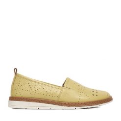 Półbuty Lasocki. Żółte półbuty wsuwane Lasocki, bez wzorów, bez obcasa, na płaskiej podeszwie. Za 199.99 zł.