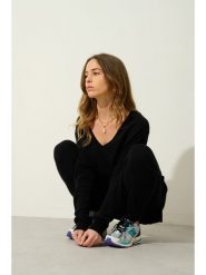 AUTHENTIC CASHMERE Kaszmirowy sweter "Giegn" w kolorze czarnym rozmiar: L. Czarne swetry AUTHENTIC CASHMERE, l, bez wzorów, z kaszmiru, bez ramiączek. Za 361.99 zł.