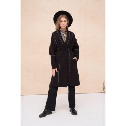 Płaszcz Damski Fabiann BS Czarny. Czarne płaszcze blue shadow, plus size, bez wzorów, z elastanu, boho, bez kaptura. Za 479.90 zł.