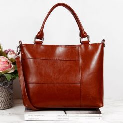 Torebka skórzana damska kuferek DAN-A T226 camel. Brązowe torebki klasyczne DAN-A, bez wzorów, ze skóry, bez dodatków. Za 329.99 zł.
