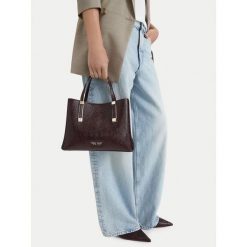 Torebka Nine West. Czerwone torebki klasyczne Nine West, bez wzorów, bez dodatków. Za 299.99 zł.