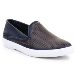 Buty Lacoste W 7-31CAW01272M3 niebieskie. Niebieskie buty treningowe bez wzorów, z gumy, bez zapięcia. Za 544.84 zł.