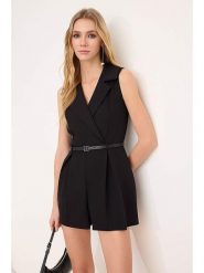 Trendyol Kombinezon w kolorze czarnym rozmiar: 42. Czarne kombinezony Trendyol, bez wzorów, ze skóry, bez kołnierzyka, bez ramiączek. Za 117.99 zł.