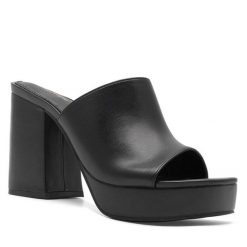 Klapki DeeZee. Czarne klapki DeeZee, bez wzorów, bez obcasa, bez zapięcia. Za 159.99 zł.