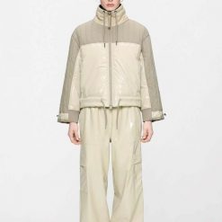 Kurtka RAINS KOYA VISION Beżowy. Brązowe kurtki Rains, s, bez wzorów, z syntetyku, bez kaptura. Za 555.99 zł.