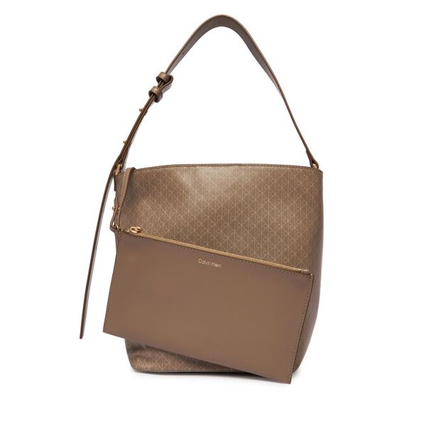 Torebka Calvin Klein. Brązowe torebki klasyczne Calvin Klein, bez wzorów, klasyczne, bez dodatków. Za 331.99 zł.
