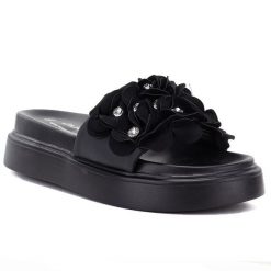 Klapki damskie na platformie w kwiaty czarne D&A by S.Barski MR61-9015. Czarne klapki d&a, z aplikacjami, ze skóry ekologicznej, bez obcasa, na platformie, bez zapięcia. Za 179.99 zł.