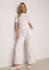 Białe Bawełniane Spodnie Szerokie Ażurowe w Stylu Boho z Haftem Ellanirae. Białe jeansy Born2be, l, z aplikacjami, z bawełny, boho. Za 119.99 zł.