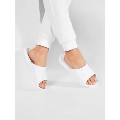 Japonki Nike Victori One, Kobiety. Białe japonki Nike, bez wzorów, z gumy. Za 255.00 zł.