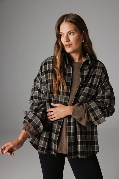 KOSZULA ANA CZARNO- SZARA S - Flawless. Czarne koszule Flawless, s, bez wzorów, z bawełny, klasyczne, bez kołnierzyka, bez ramiączek. Za 579.00 zł.