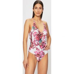 Guess Jeans - Strój kąpielowy. Czerwone stroje jednoczęściowe Guess Jeans, z aplikacjami, z elastanu. W wyprzedaży za 239.90 zł.