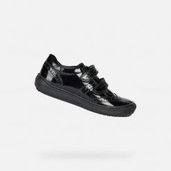 Buty damskie Geox Hadriel. Czarne buty treningowe Geox, bez wzorów, z gumy, bez zapięcia, trekkingowe. Za 328.50 zł.
