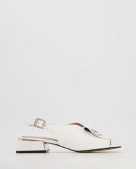 BIAŁE SANDAŁY 00302208 WHITE. Białe sandały Venezia, bez wzorów, ze skóry, bez obcasa, bez zapięcia. Za 359.00 zł.