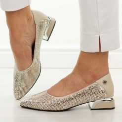 Beżowe ażurowe skórzane czółenka damskie Vinceza 99201. Brązowe czółenka VINCEZA, na lato, w ażurowe wzory, z jeansu, eleganckie, bez obcasa, na obcasie, bez zapięcia. Za 249.00 zł.