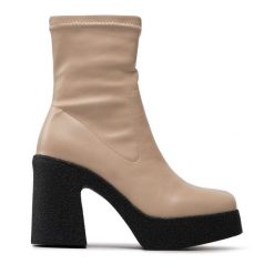 Botki DeeZee. Brązowe botki DeeZee, bez wzorów, bez obcasa, na słupku, bez zapięcia. Za 149.99 zł.