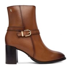 Botki MEXX. Brązowe botki Mexx, bez wzorów, bez obcasa, na słupku, bez zapięcia. Za 449.99 zł.
