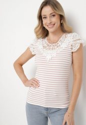 Różowo-Biały Bawełniany T-shirt z Prążkowanego Materiału z Koronkowym Dekoltem i Rękawkami Hyacintia. Czerwone t-shirty Born2be, m, bez wzorów, z bawełny, bez kołnierzyka, bez ramiączek. Za 69.99 zł.