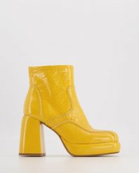 LAKIEROWANE BOTKI 2284 DEMETR OCRA. Botki Venezia, bez wzorów, z lakierowanej skóry, bez obcasa, bez zapięcia. Za 559.00 zł.