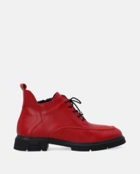 CZERWONE BOTKI Z PRZESZYWANYM NOSKIEM L010LEREOBB033. Czerwone botki Venezia, bez wzorów, ze skóry, bez obcasa, bez zapięcia. Za 399.00 zł.