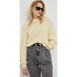 American Vintage sweter wełniany damski kolor żółty. Żółte swetry American Vintage, l, bez wzorów, z wełny, vintage, bez ramiączek. Za 819.99 zł.