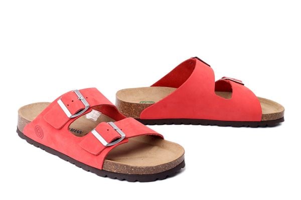 DR. BRINKMANN 700696-04 rot, klapki damskie. Czerwone klapki Dr. Brinkmann, bez wzorów, ze skóry, bez obcasa, bez zapięcia. Za 249.90 zł.
