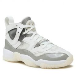 Buty do chodzenia damskie Nike Jumpman Two Trey. Białe buty treningowe Nike, bez wzorów, z materiału, za kostkę, bez zapięcia, do koszykówki. Za 541.00 zł.