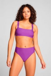 Dół od bikini z wysokim stanem i figi w kolorze fioletowym. Fioletowe majtki sportowe Puma, s, bez wzorów, z materiału. Za 177.90 zł.