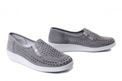 COMFORTABEL 941637-09 grau, półbuty damskie. Szare półbuty wsuwane Comfortabel, w ażurowe wzory, ze skóry, bez obcasa, na koturnie. Za 263.42 zł.