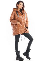Lakierowana Kurtka Pikowana z Kapturem - Beżowa. Brązowe kurtki Awama, uniwersalny, bez wzorów, z lakierowanej skóry, z kapturem. Za 374.90 zł.