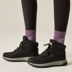Buty trekkingowe damskie Regatta Sherbourne. Czarne buty trekkingowe Regatta, bez zapięcia. W wyprzedaży za 334.15 zł.