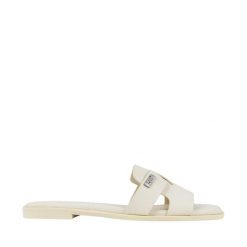 Klapki damskie Lee Estill Slider Low 50251024 33F. Białe klapki Lee, bez wzorów, z gumy, bez obcasa, na płaskiej podeszwie, bez zapięcia. Za 120.99 zł.