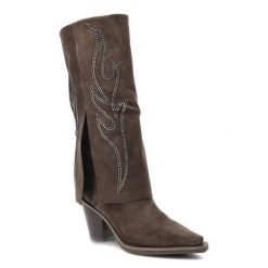 Brązowe Kozaki Alma En Pena Eleganckie Buty Damskie. Brązowe kozaki Alma En Pena, na jesień, z aplikacjami, z jeansu, eleganckie, bez obcasa, bez zapięcia. Za 799.00 zł.