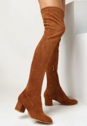 Brązowe Kozaki za Kolano na Słupku Deki. Brązowe kozaki Born2be, bez wzorów, z okrągłym noskiem, za kolano, bez obcasa, na obcasie, bez zapięcia. Za 74.99 zł.