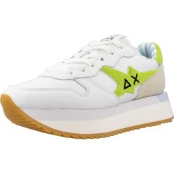 Buty SUN68 BIG STARGIRL Biały. Białe buty trekkingowe SUN68, bez wzorów, ze skóry, bez zapięcia, trekkingowe. Za 483.99 zł.