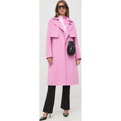 Karl Lagerfeld płaszcz wełniany kolor różowy przejściowy. Czerwone płaszcze KARL LAGERFELD, bez wzorów, z wełny, klasyczne, bez kaptura. Za 2,299.90 zł.