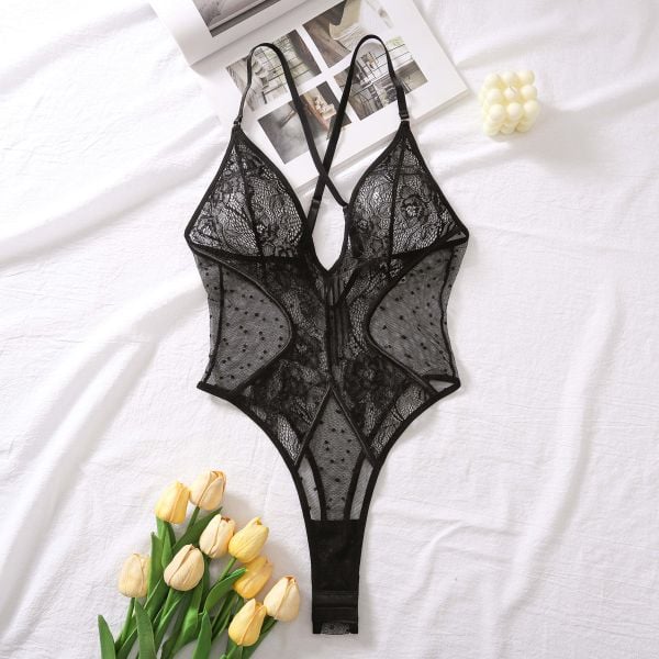 Koronkowe body na romantyczne wieczory Gretl. Czarne body i gorsety Intica, bez wzorów, z koronki, bez ramiączek. Za 109.00 zł.