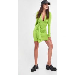 Sukienka PATRIZIA PEPE. Żółte sukienki Patrizia Pepe, na imprezę, l, z aplikacjami, bez kołnierzyka, bez ramiączek. Za 1,149.00 zł.